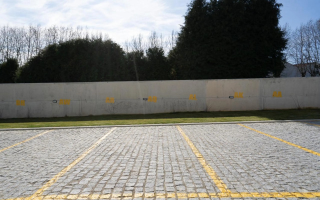 Luxurious Impressive Apartment - Balcony and Pool