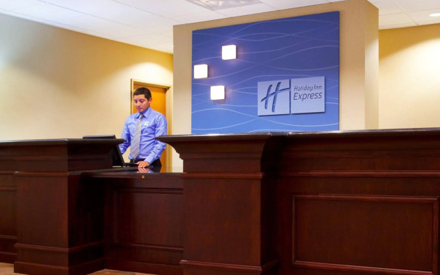 Holiday Inn Express & Suites Waukegan by IHG