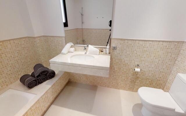 27175-Luxury Villa with heated pool