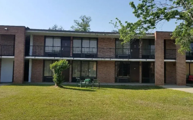 Executive Inn & Suites