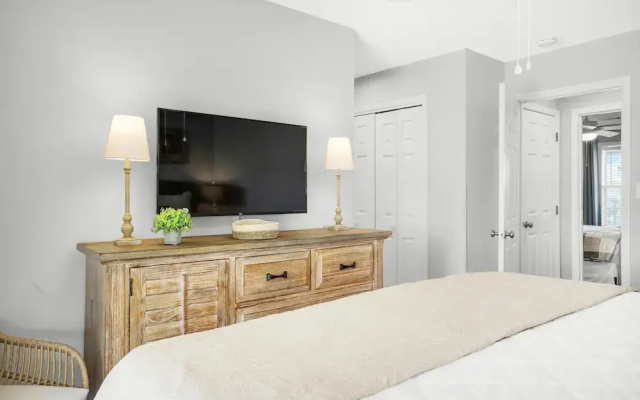 Beachside Villas 732- Southbound Serenity