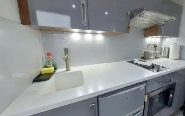 CovStays – Victoria House - Deluxe Studios in Coventry City Centre