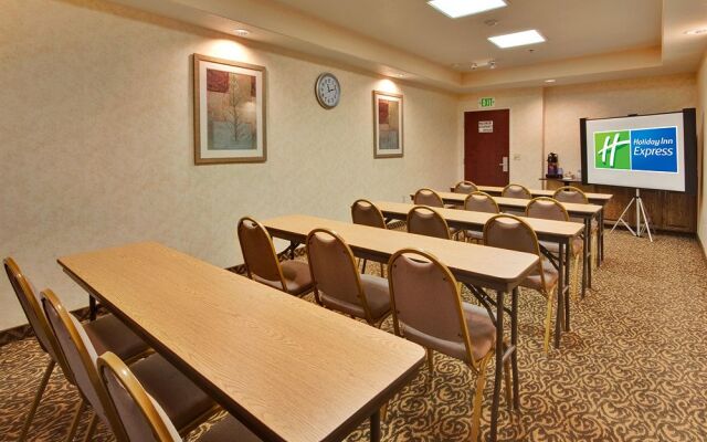 Holiday Inn Express Delano Highway 99