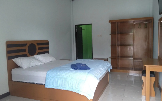 Hotel O Pondok Puti Sartika SyariahNearPasar Jum'at Aluh Aluh – Guest Rooms – Aluhaluh