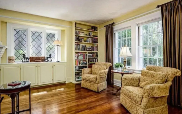 Knollwood House Bed & Breakfast