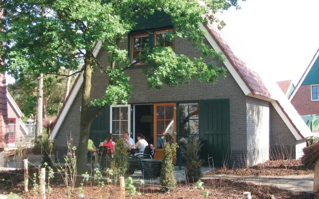 "Restyled Holiday Home With Dishwasher In The Woods"