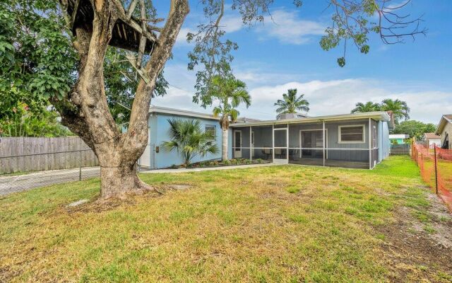 Hollywood Hills 3BD Home w Backyard