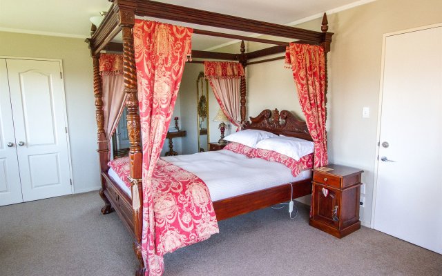 Tudor Manor Bed & Breakfast
