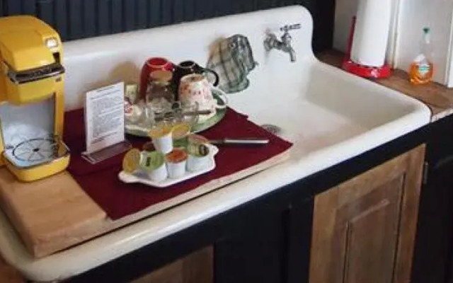 The Maid's Quarters Bed Breakfast & Tearoom