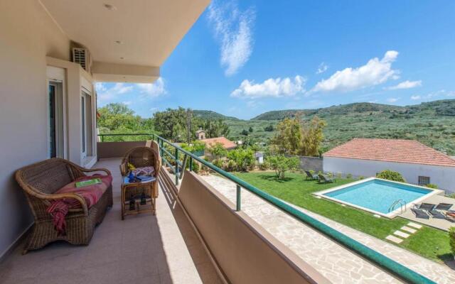 Villa Apella ✩ Private Yard & Pool ✩ 8 Guests