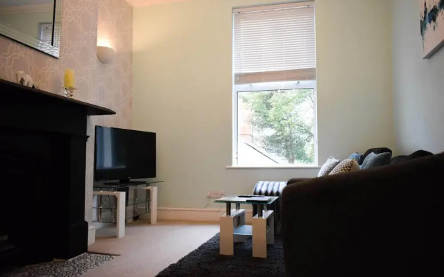 Higher Living-Professional Southsea Apartment
