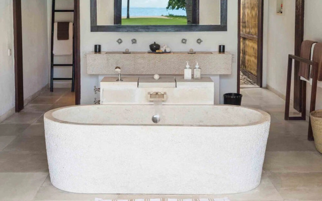 Sira Beach House