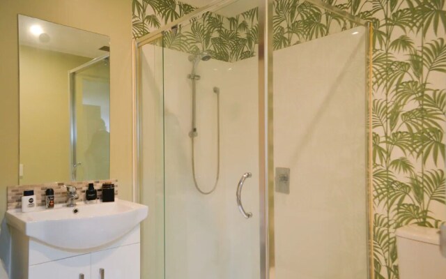Uptown Top Floor Studio Apartment