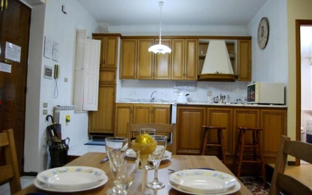Comfortable Trastevere Apartment, Wifi, Parking