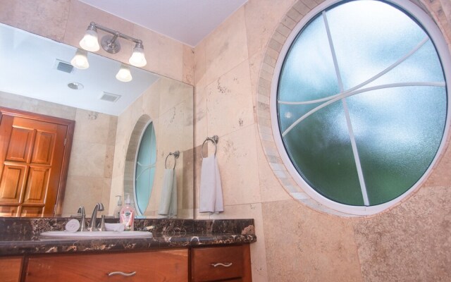 Lawson Rock - Seahorse 105 2 Bedroom Condo by RedAwning