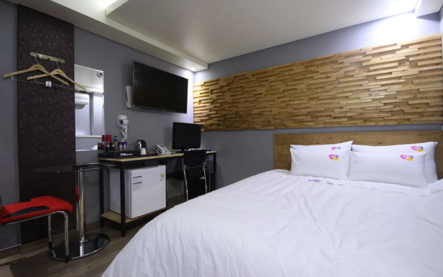 Roo Motel