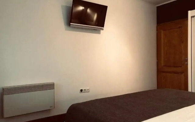 Valentino - With Pool - H