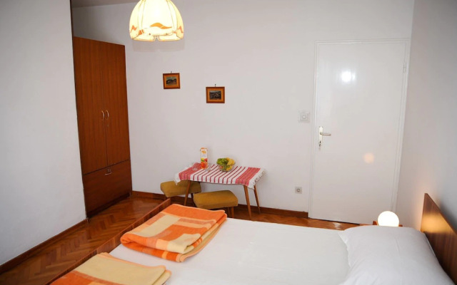 Rooms Dragica Red Room 1 Br Apts