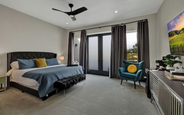 The Bentley Hotel - Elvis Room - Pool View