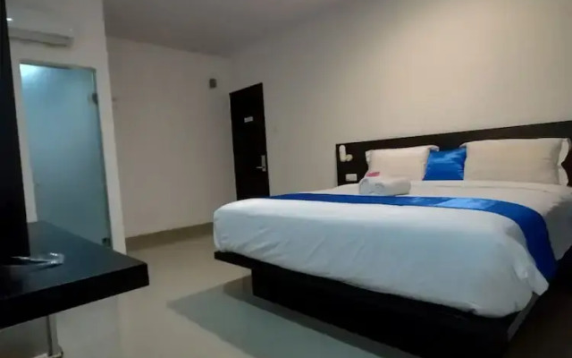 Puri Maju by OYO Rooms