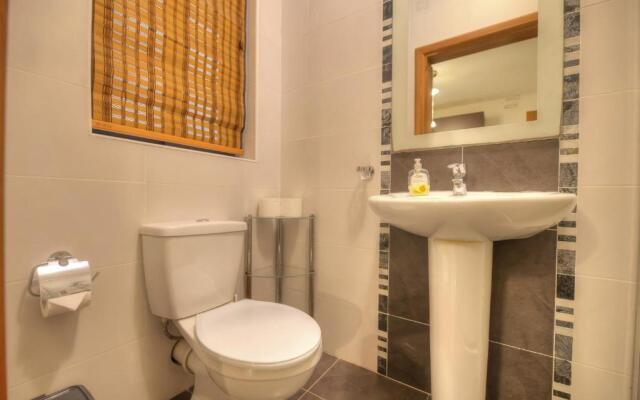 Large 3 bedrooms steps away from Balluta Bay BCAM2-1