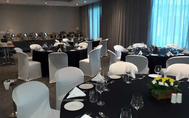 The Capital 15 on Orange Hotel & Spa