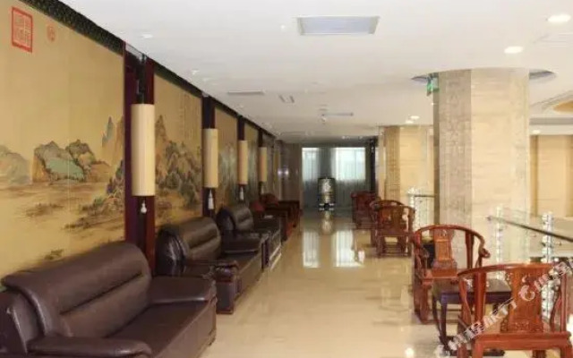 Golden Lion Crown Hotel