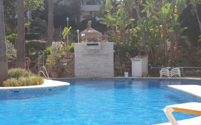 Apartmentsleeps4-pool-bbq-garden-ac