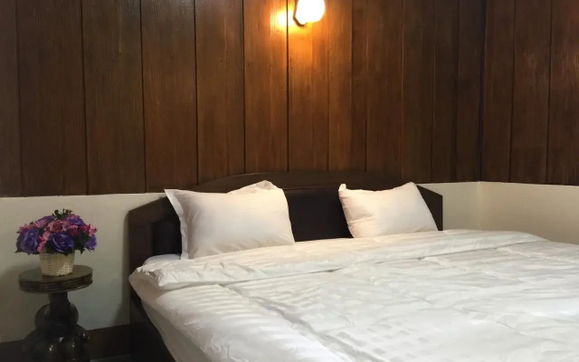 Phrasing Guesthouse