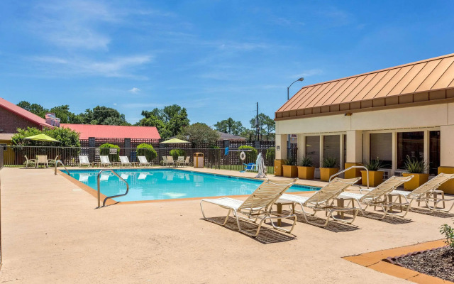 Quality Inn & Suites Baton Rouge West – Port Allen