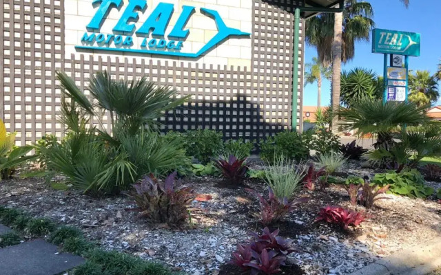 Teal Motor Lodge