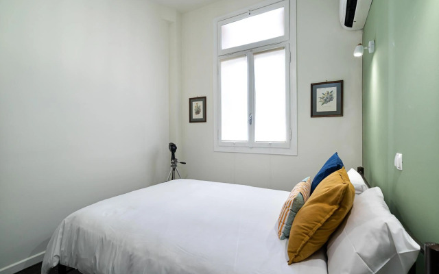 Spacious & Artistic Retro 2 Bedrooms Apt + SAUNA