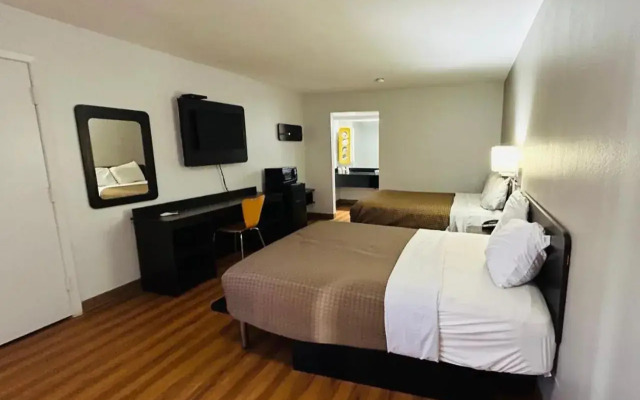 Super 7 Inn Tupelo