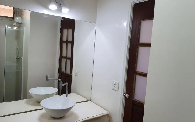 FLAT NOVO - 100M Praia Pitangueiras - Capt.Varam