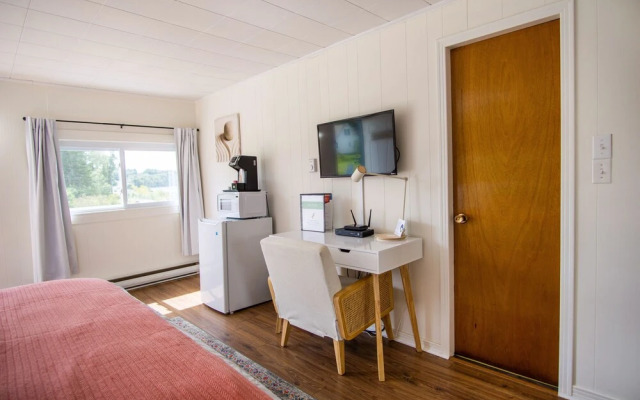 Friars Bay Inn & Cottages