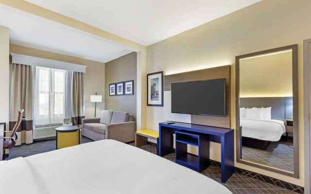 Comfort Suites Hanes Mall