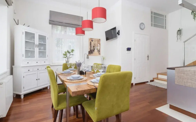 Krakow Two-storey Apartment by Renters