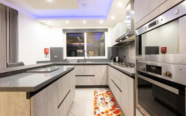 Brand NEW 3bed-hosted by Sweetstay