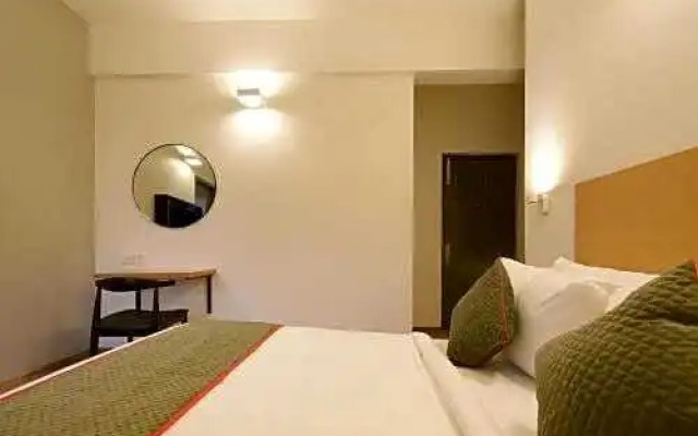 OYO Townhouse 106 Airport Road