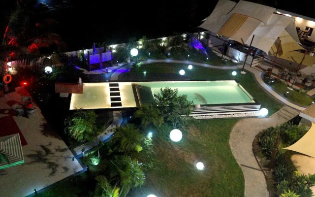 Red Mango Apartment Hotel