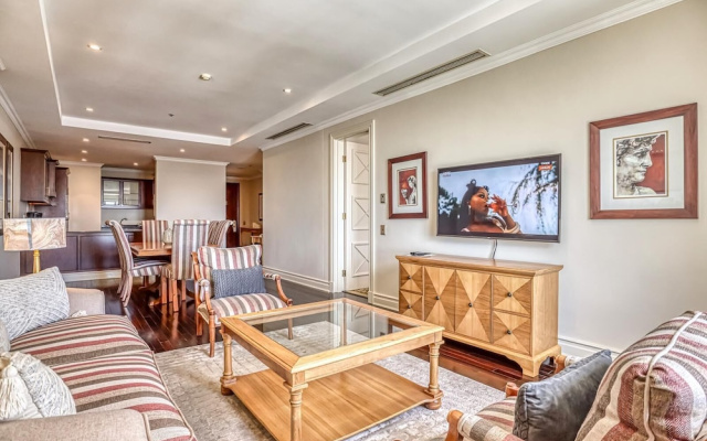 Deluxe One-Bedroom Apartment