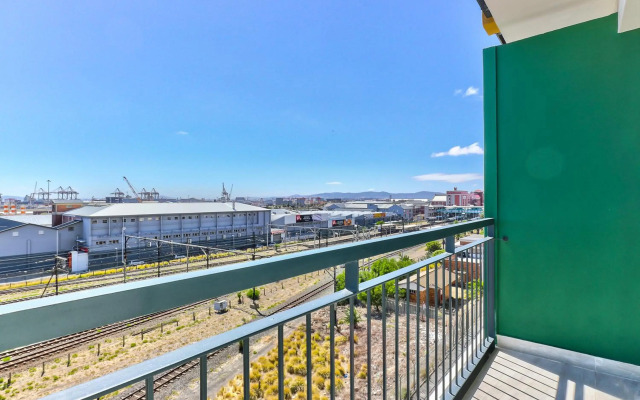 Stunning work pad on 1onAlbert- 601