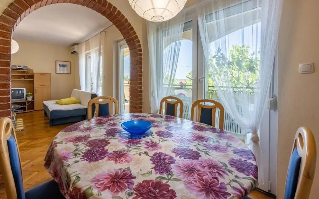 Amazing Apartment in Dramalj With Wifi and 2 Bedrooms