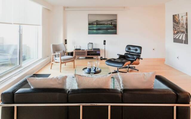 Spacious Family Condo In Swansea, Toronto