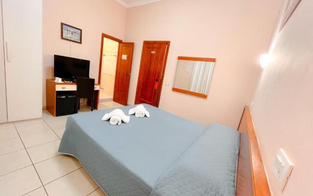 Alius And Freerome Hotel