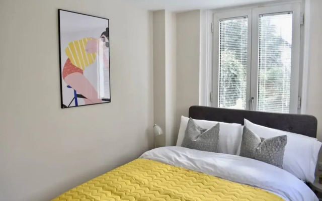 Spacious 4 Bedroom Flat in Central Brighton