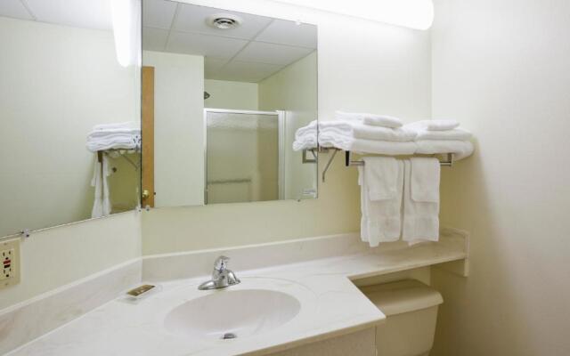 Paynesville Inn And Suites