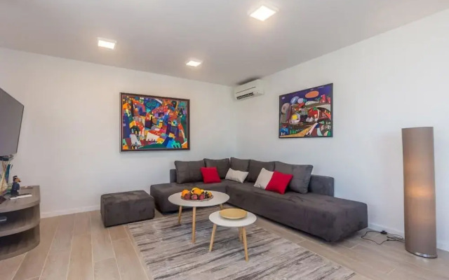 JAZZ at Rova Apartment Lun