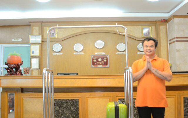 Submukdaphoomplace Hotel