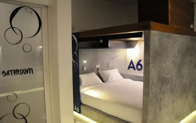 Oasis Hotel-Pods - Adults Only